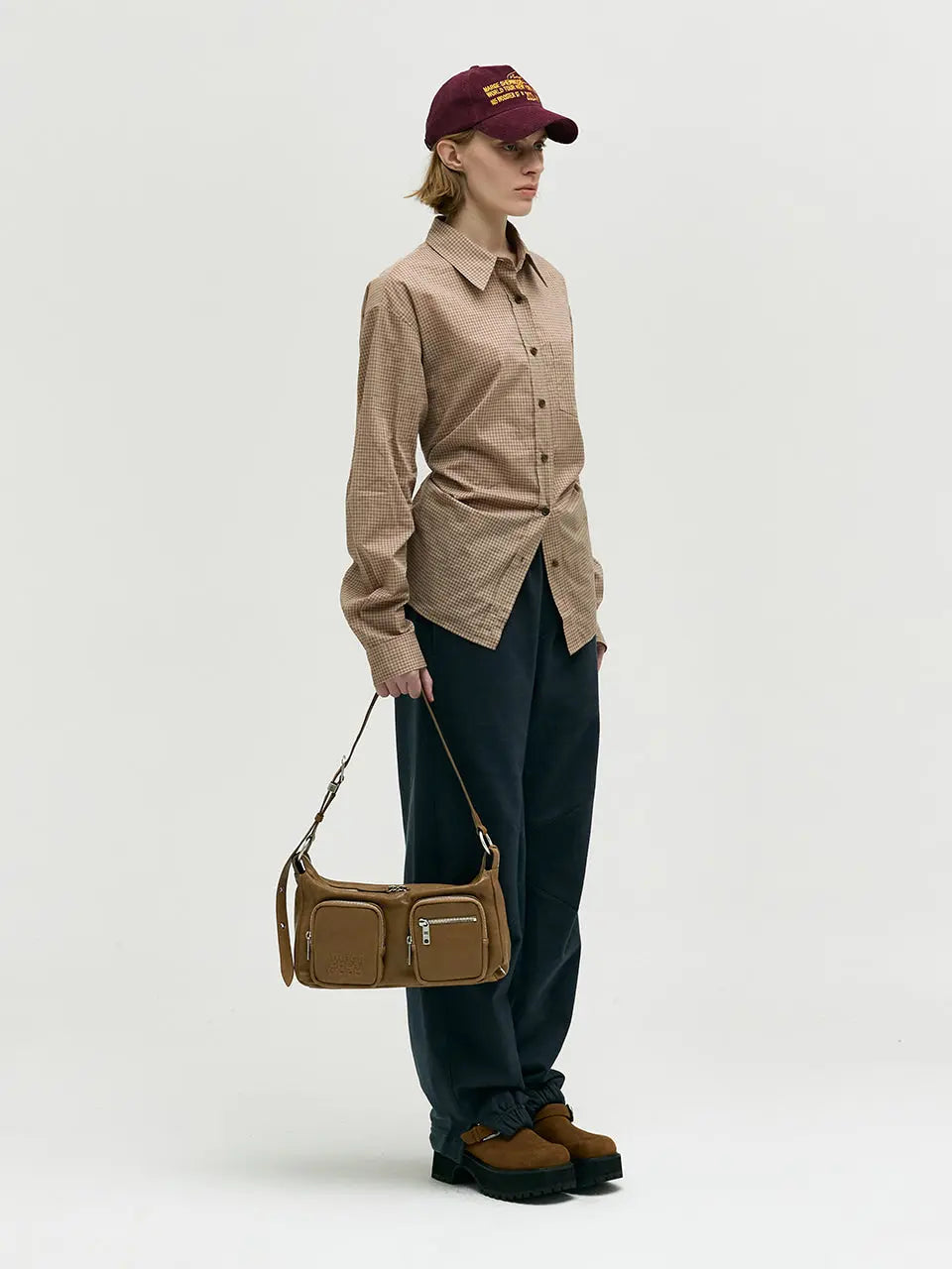 MARGESHERWOOD Outpocket Hobo Shoulder Bag Vintage Camel Washed Nappa detail