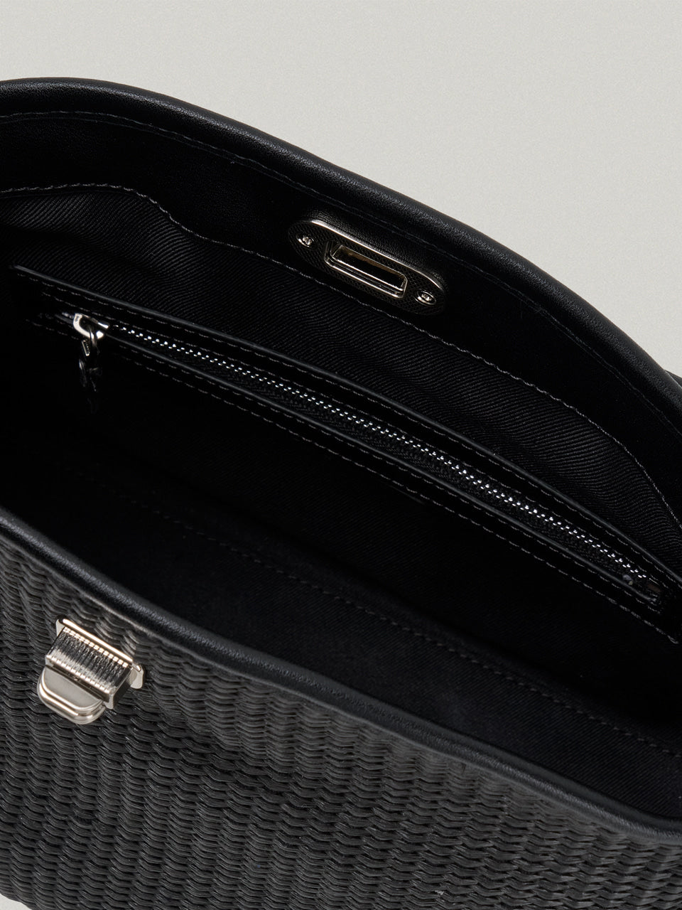 FOLNUA Dua Flap Bag Black Lapia detail view 4