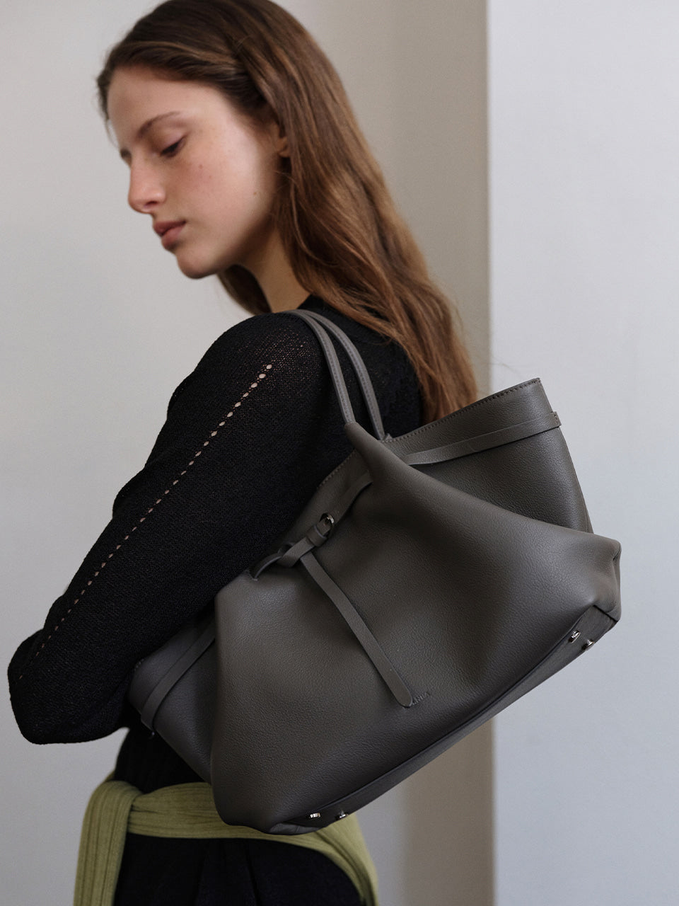 FOLNUA Celia Bag Taupe - detail 4