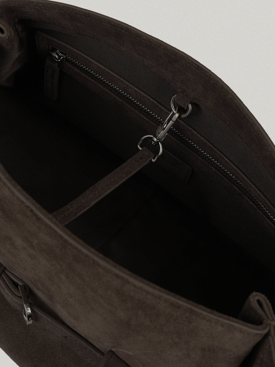 FOLNUA Havi Bag Brown Suede texture detail