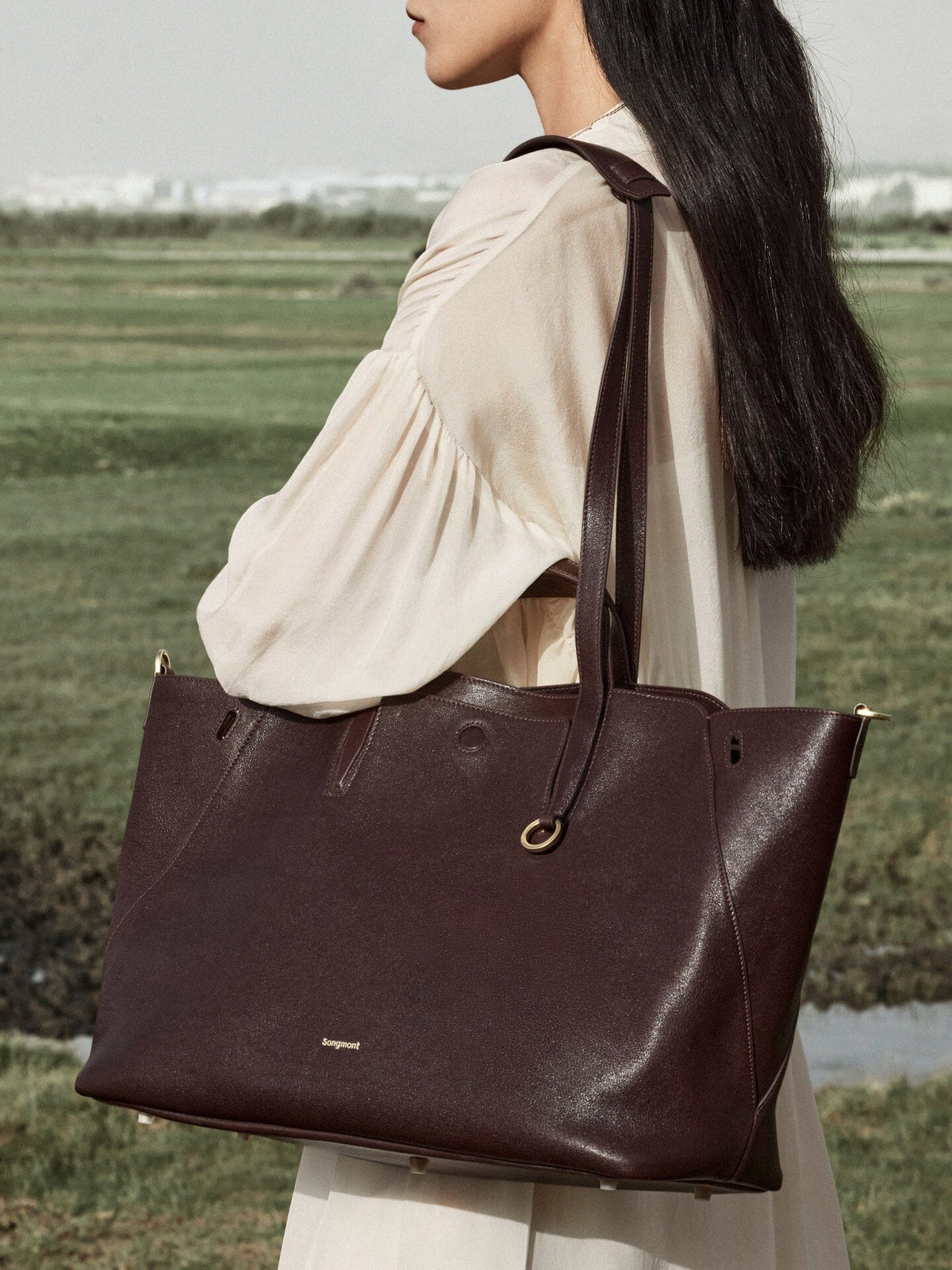 Songmont Large Yore Tote Bag Raisin - carried on the shoulder outdoors
