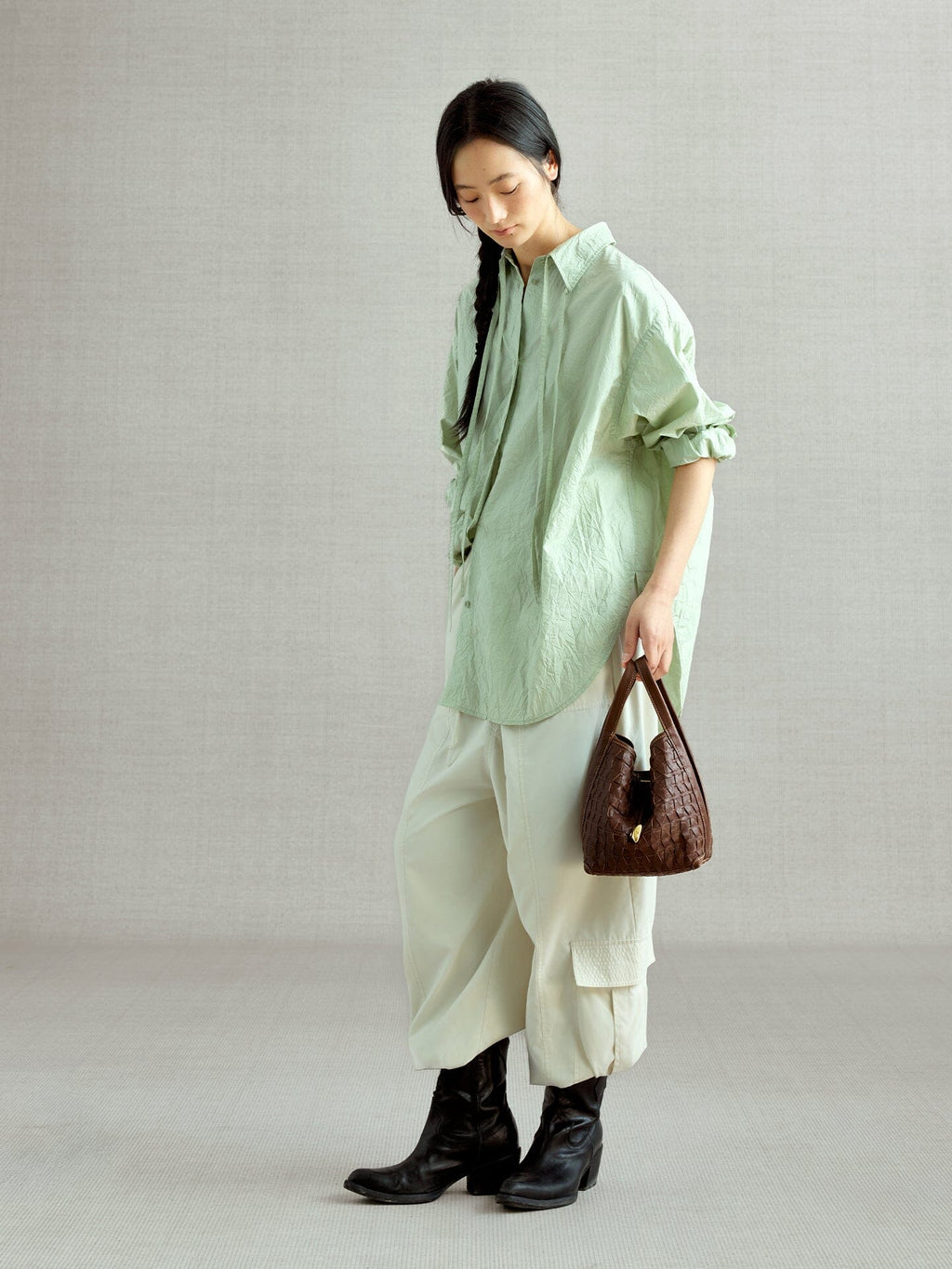 Songmont Lattice Bucket Bag Sandal - carried by hand