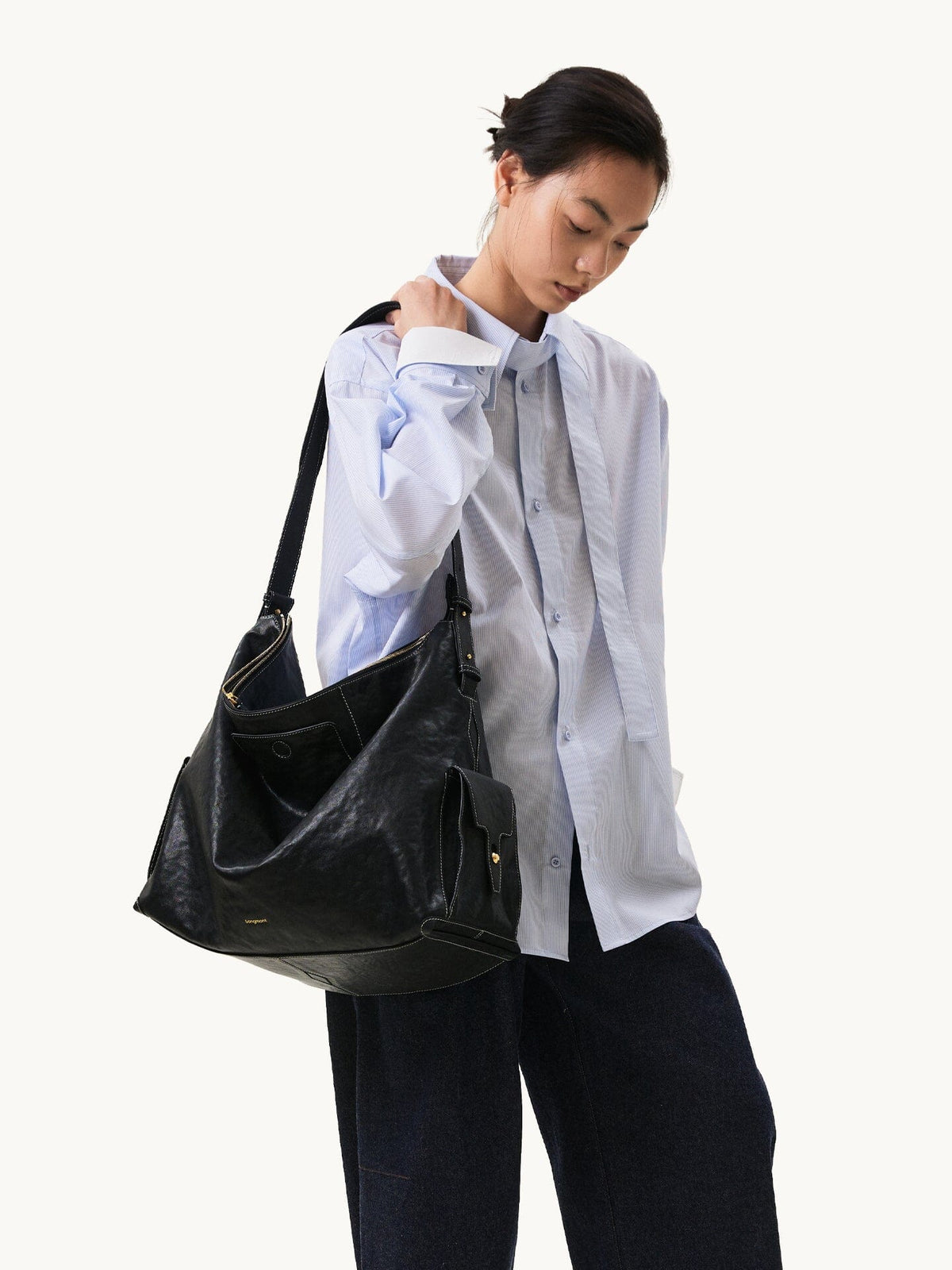 Songmont Extra Large Yore Hobo Bag Onyx - worn on the shoulder, front view