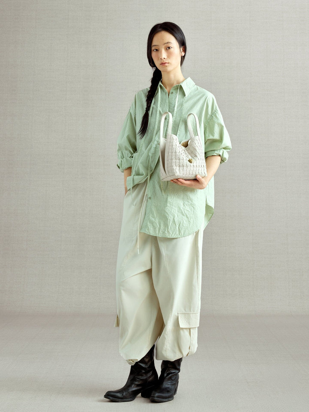 Songmont Lattice Bucket Bag Cloud - carried by hand