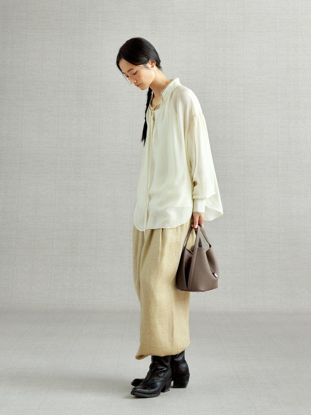 Songmont Song Bucket Bag Taupe - worn cross-body