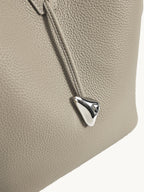 Songmont Song Bucket Bag Cobble - teardrop pull close-up