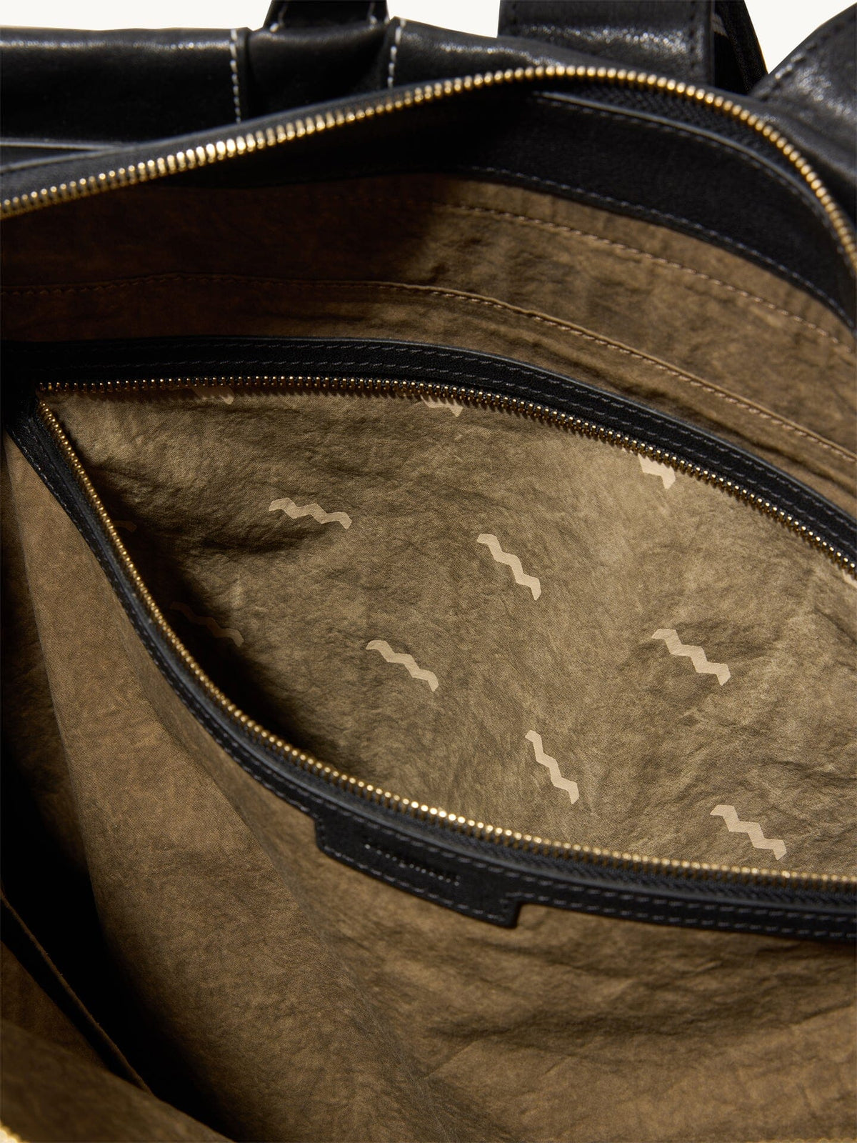 Songmont Small Yore Backpack Onyx - fabric lining and inner zip pocket