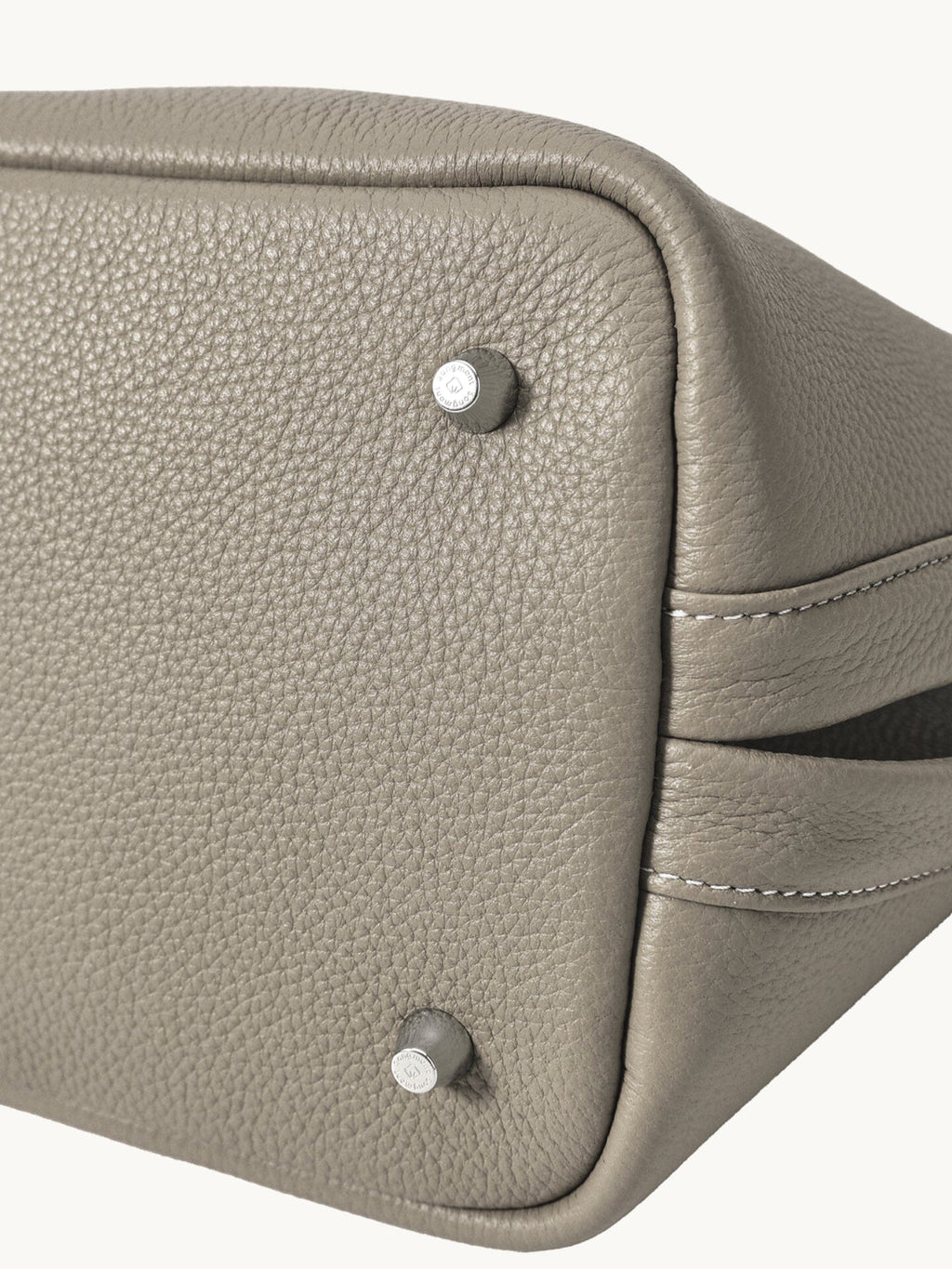 Songmont Song Bucket Bag Cobble - base feet detail