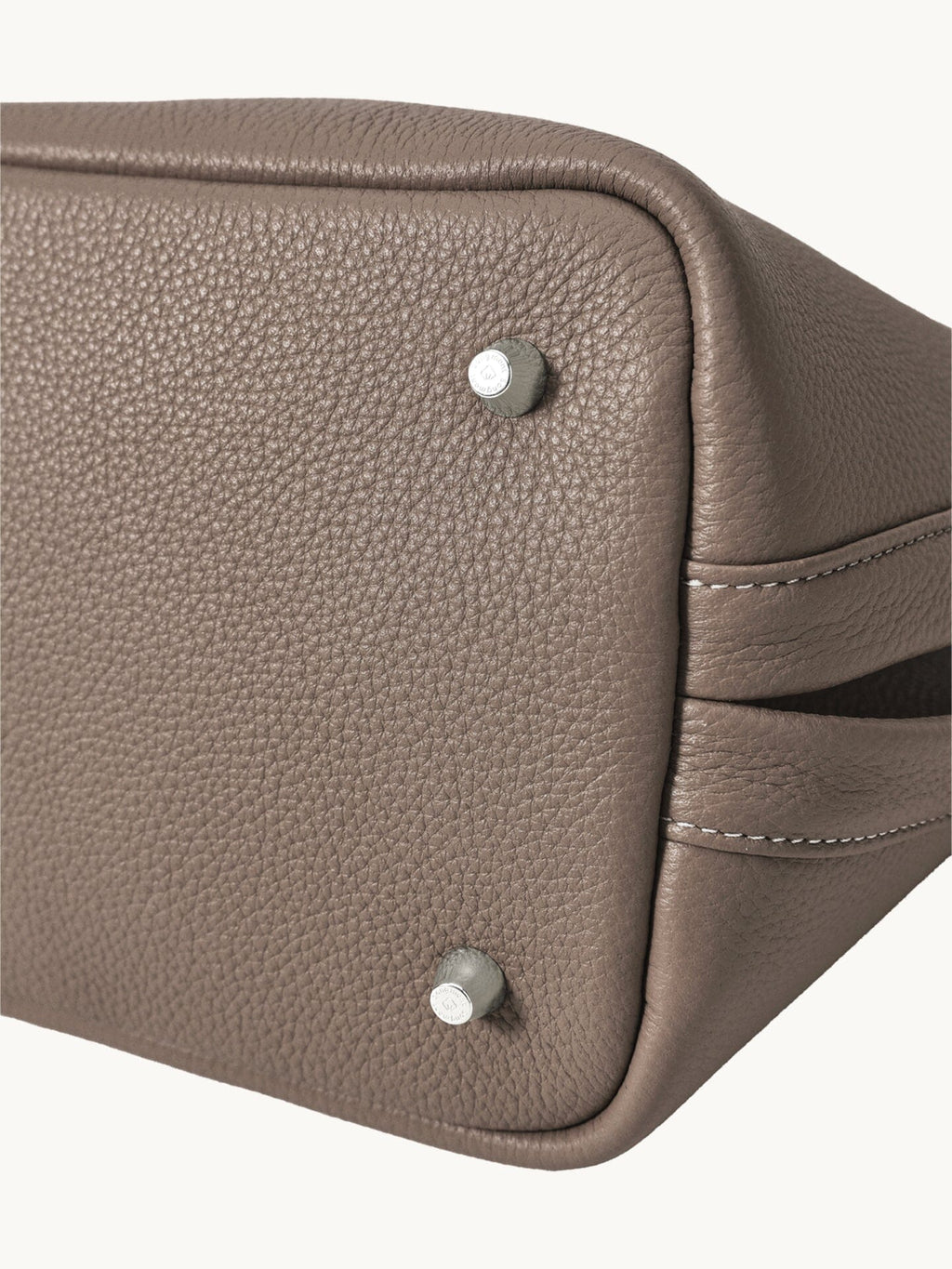 Songmont Song Bucket Bag Taupe - base feet detail