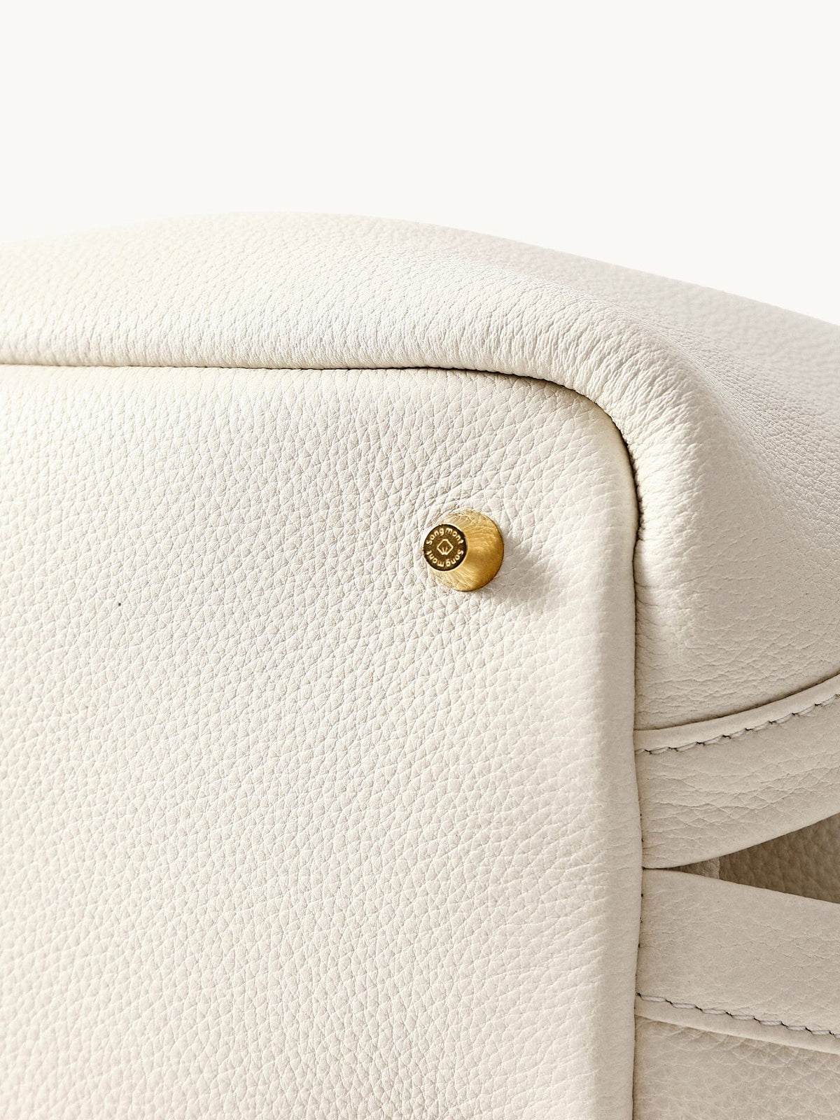Songmont Song Bucket Bag Cloud - base feet detail