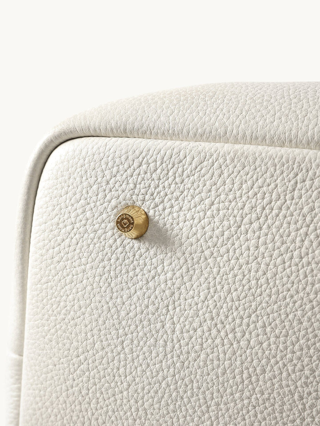 Songmont Large Yore Tote Bag Cloud - close-up of the grain and gold stud at the corner