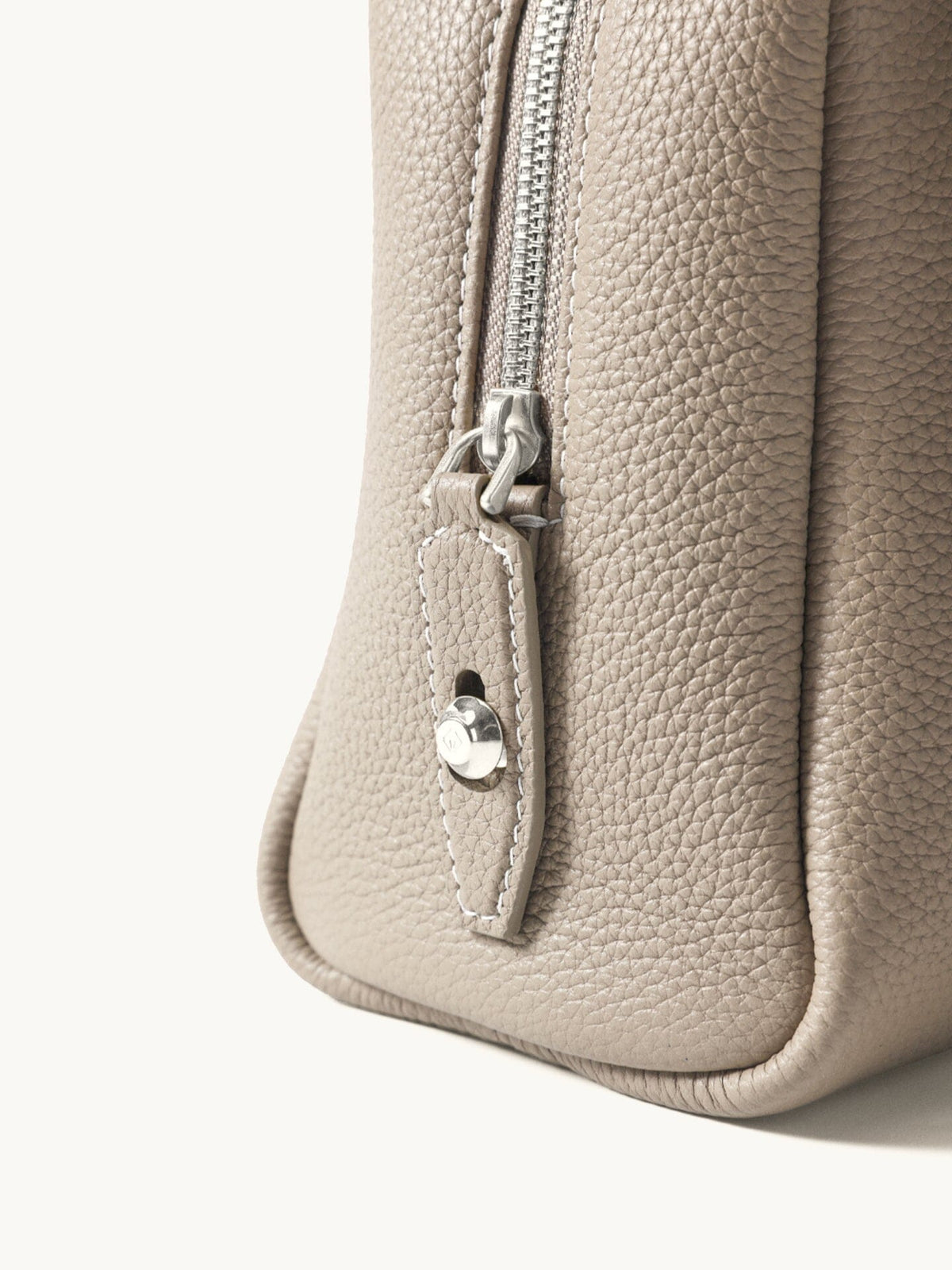Songmont Small Yore Trunk Bag Smoke Grey - close-up of the zip and stitched leather corner