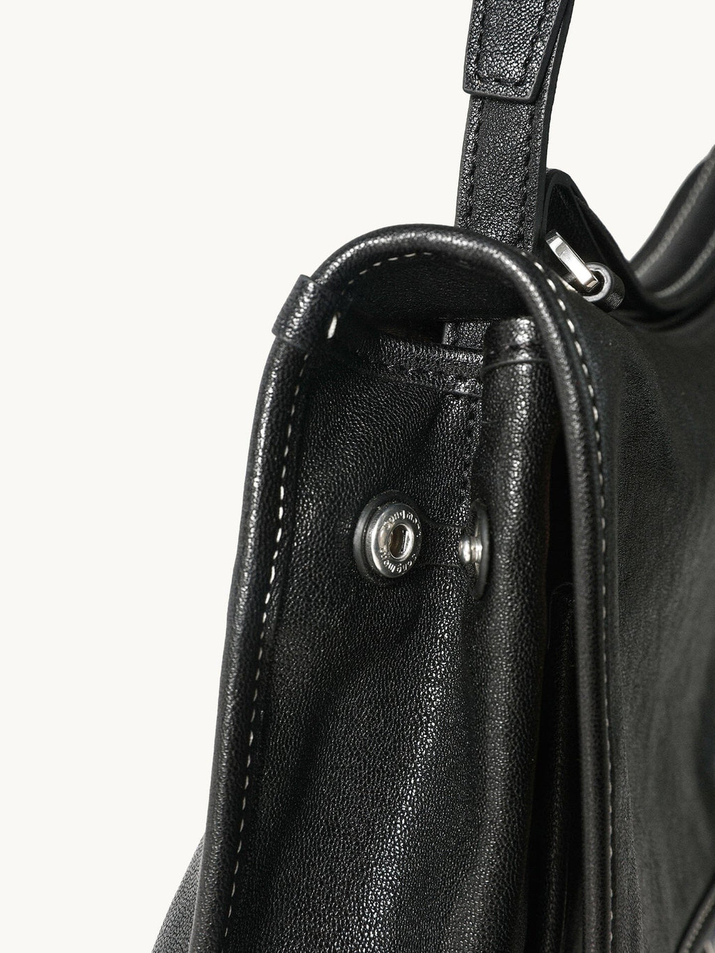Songmont Small Shan Messenger Bag Onyx - side close-up of the strap, flap edge and snap