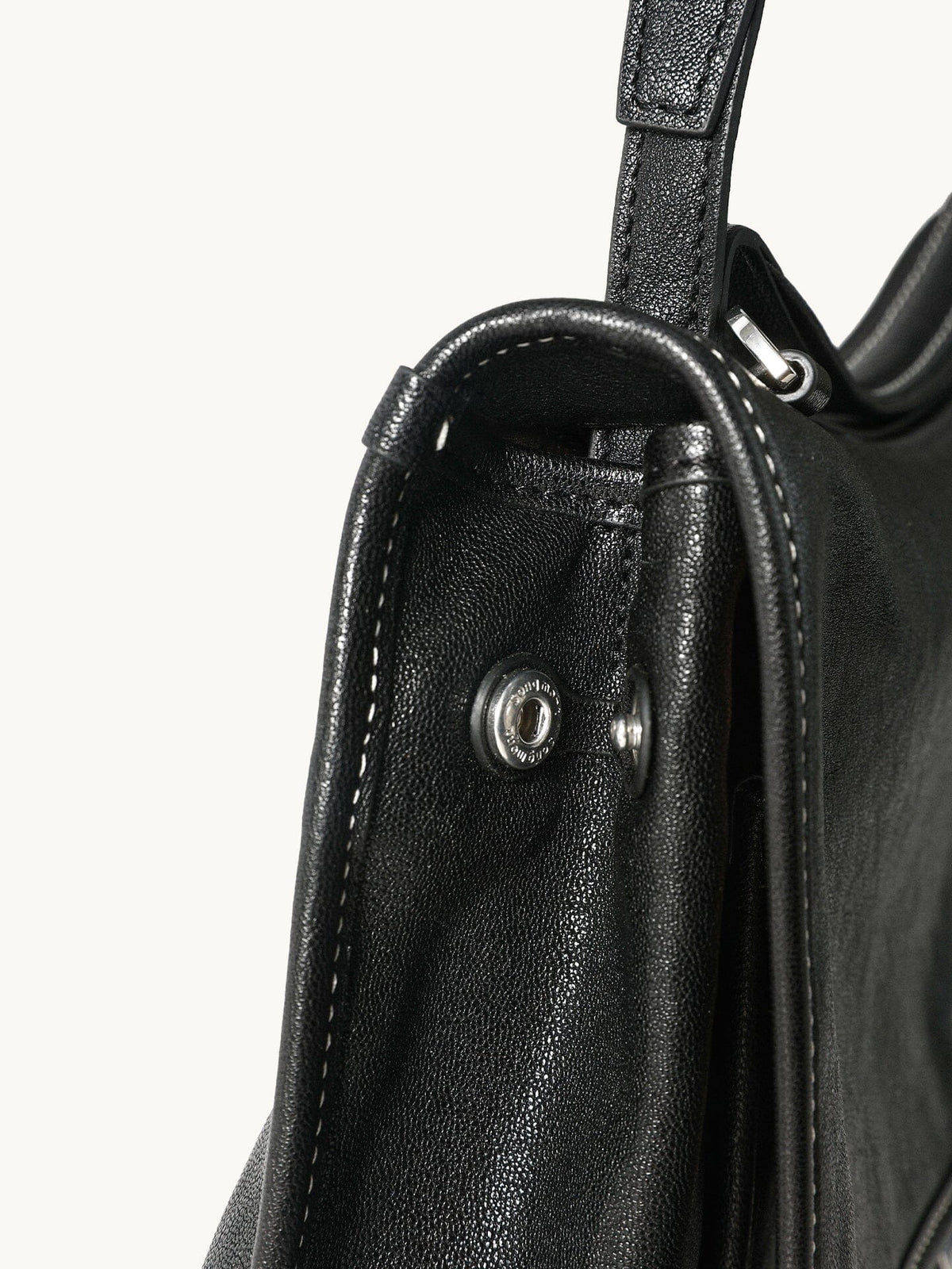 Songmont Small Shan Messenger Bag Onyx - side close-up of the strap, flap edge and snap