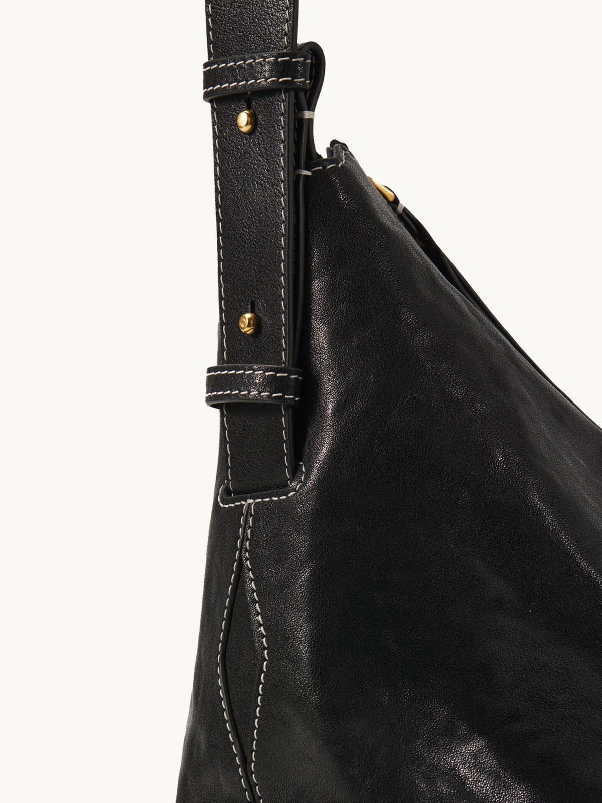 Songmont Large Yore Hobo Bag Onyx - strap buckle with brass studs