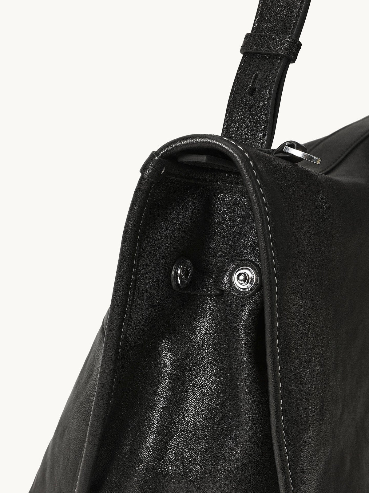 Songmont Medium Shan Messenger Bag Onyx - side snap and flap detail
