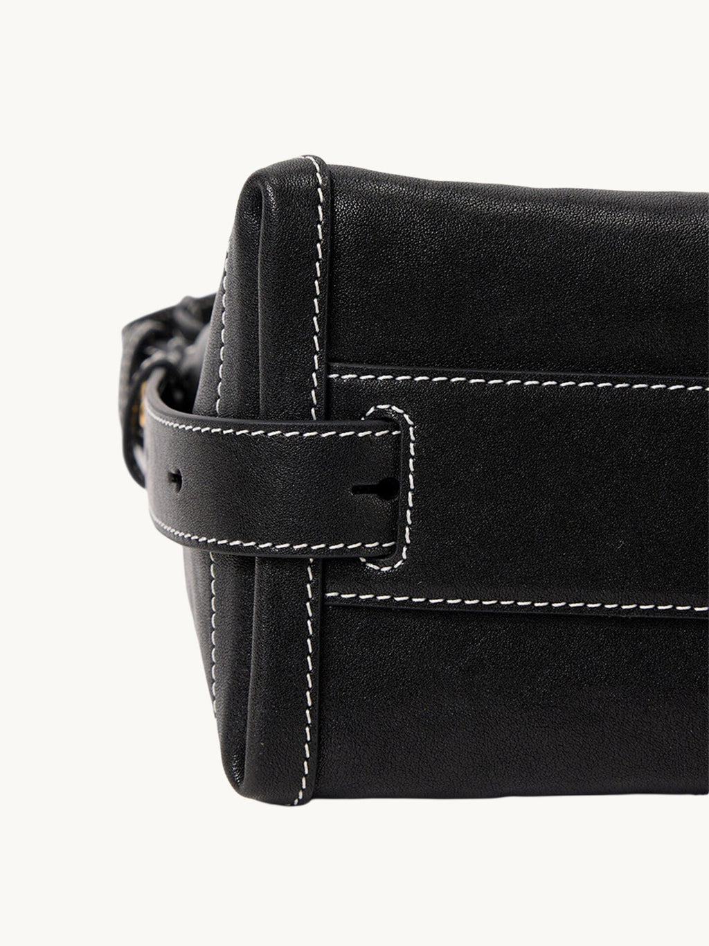 Songmont Small Yore Hobo Bag (Minimal Version) Onyx - close-up of base corner and strap