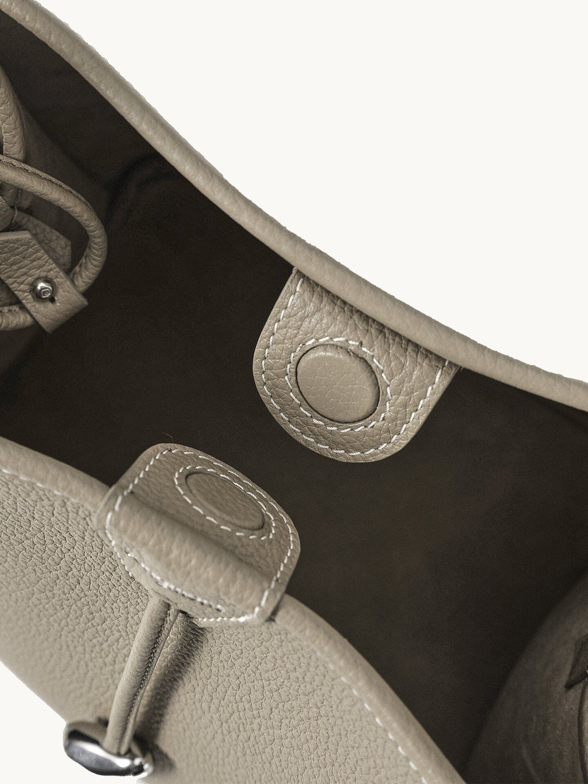 Songmont Song Bucket Bag Cobble - suede interior detail