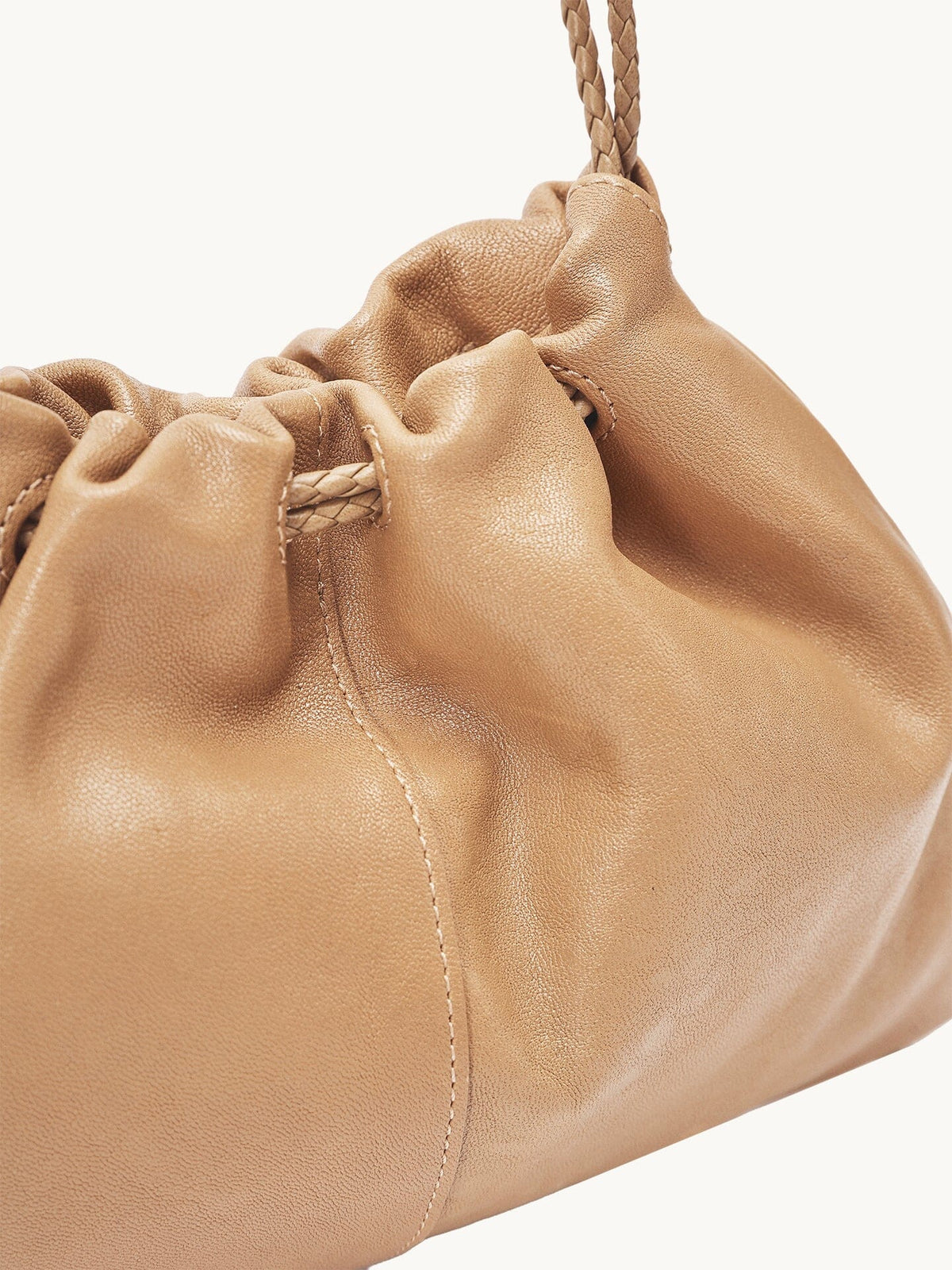 Songmont Gather City Pouch Set Earth - close-up of the sheepskin leather and seam