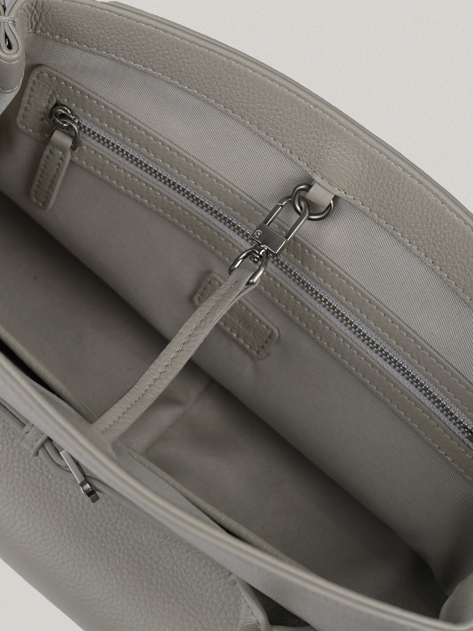 FOLNUA Havi Bag Beige hardware detail