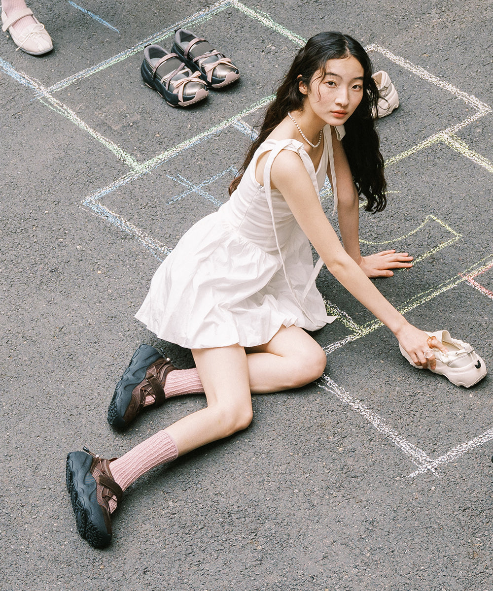 Rockfish Weatherwear BRYN VELCRO SNEAKERS V2 styled with pink socks