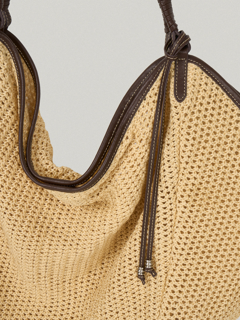 FOLNUA Aria Bag Beige Lapia worn shoulder carry