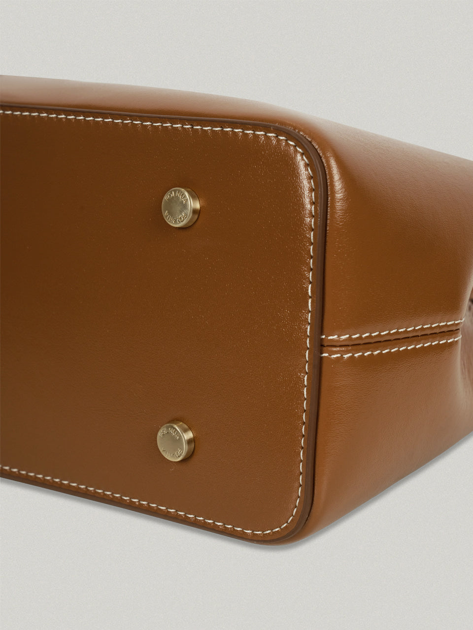 FOLNUA Mini Anneau Bag Caramel Stitch - flat lay