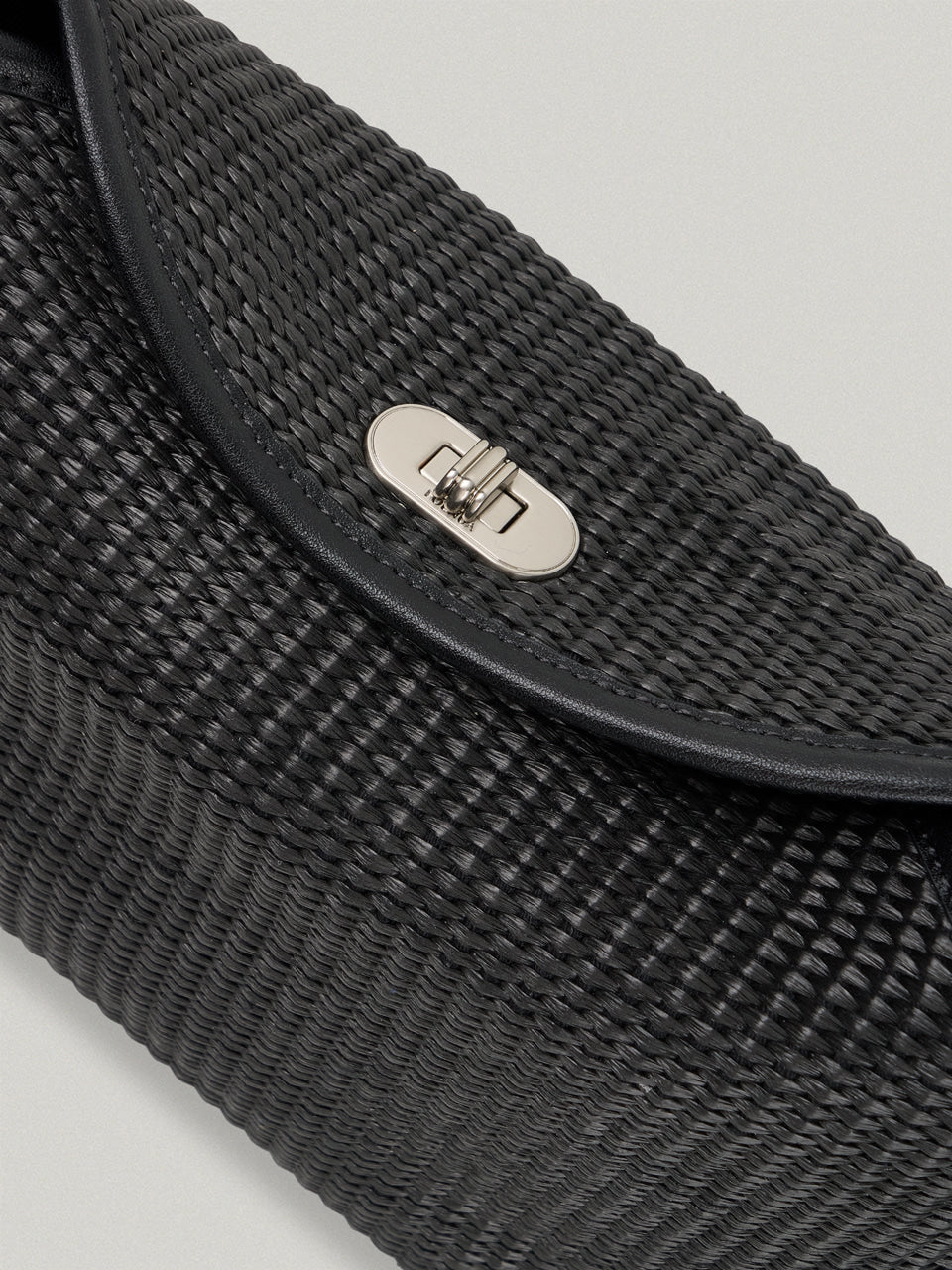 FOLNUA Dua Flap Bag Black Lapia detail view 3