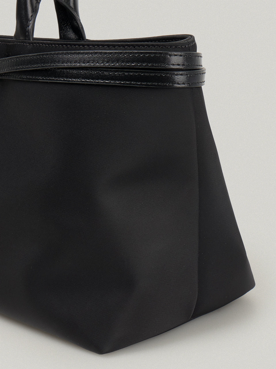 FOLNUA Sierra Bag Nylon Black flat lay detail