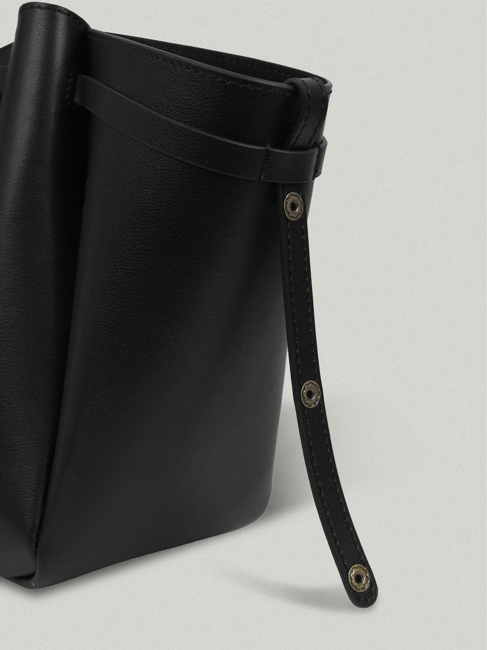 FOLNUA Mini Anthos Bag Black - snap detail