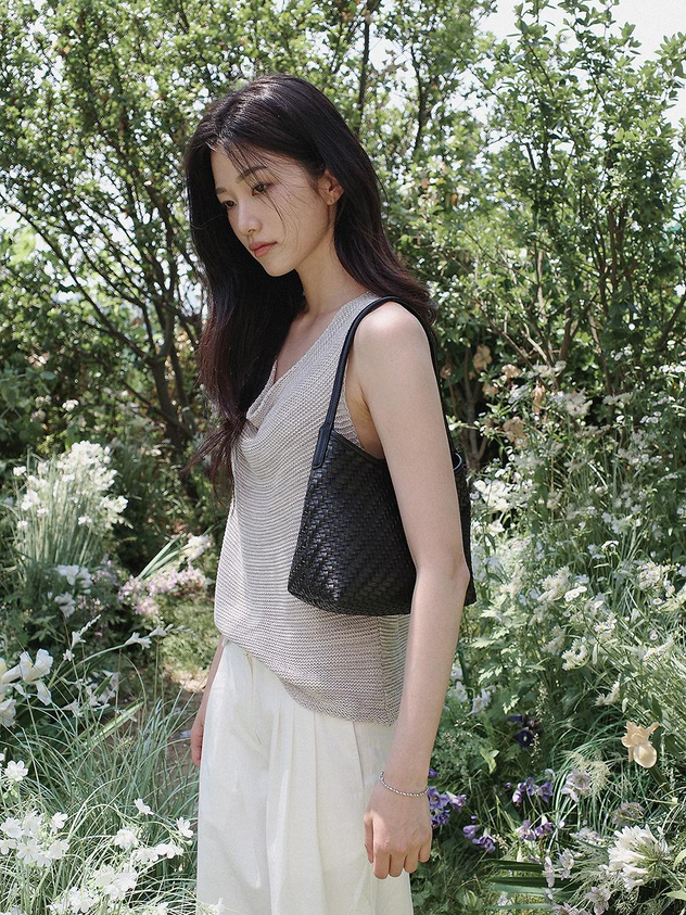 MONOROW Vena Bag Black outdoor styled shot