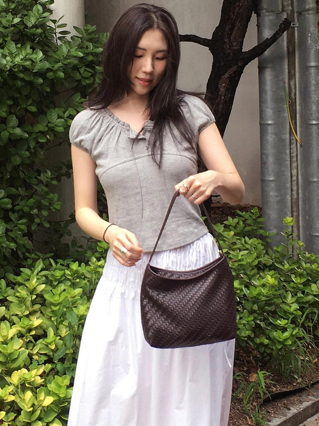 MONOROW Vena Bag Plum Brown close-up worn shot