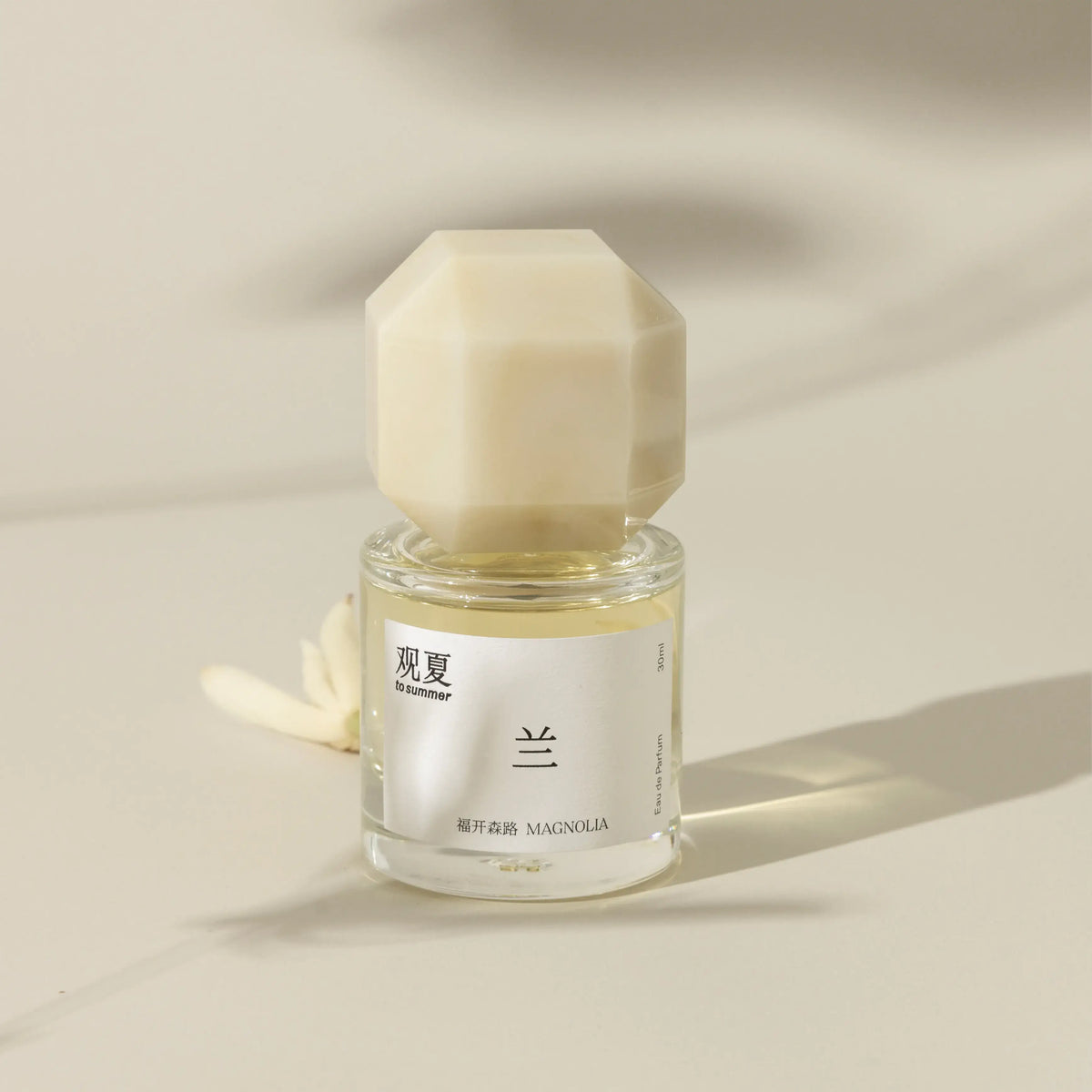 TO SUMMER Magnolia Eau de Parfum with magnolia blossom