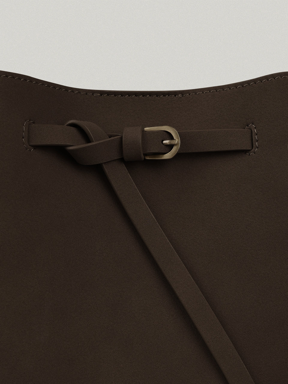 FOLNUA Mini Anthos Bag Cocoa - Nubuck - snap detail