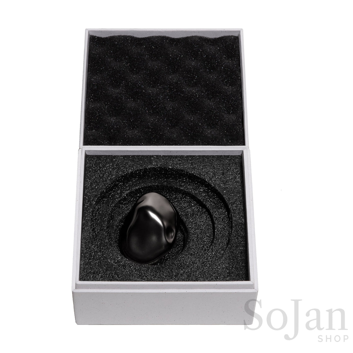 AHRES a stone, Zero Black case in the open gift box with black foam