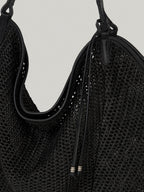 FOLNUA Aria Bag Black Lapia worn shoulder carry