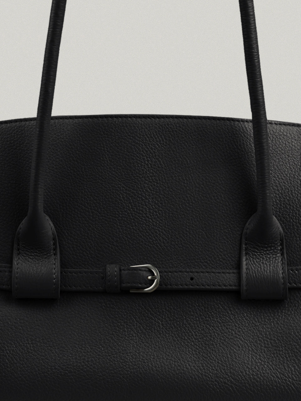 FOLNUA Havi Bag Black styled view