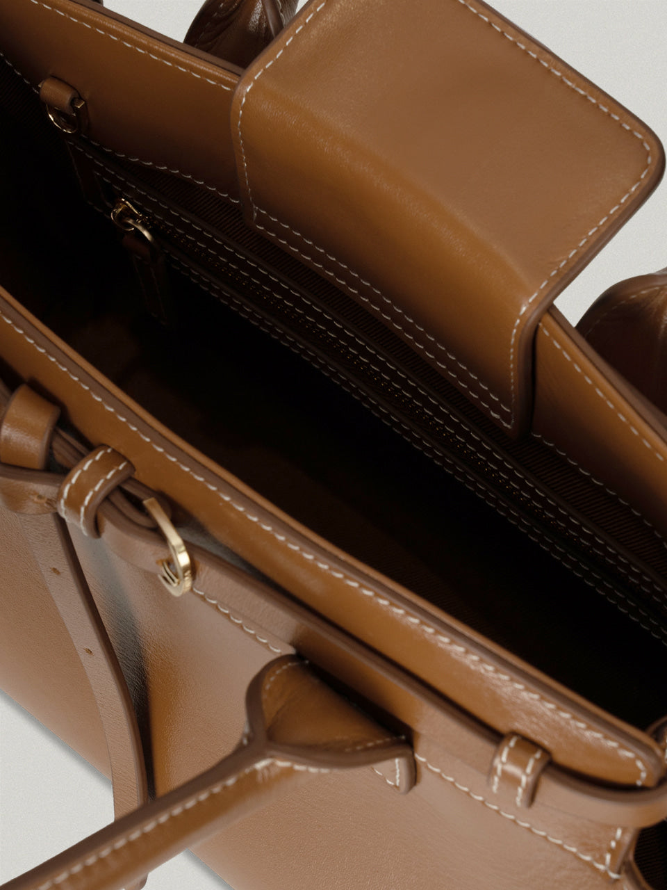 FOLNUA Mini Anneau Bag Caramel Stitch - strap detail