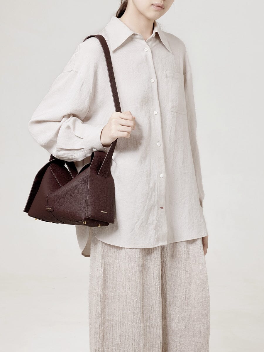 Songmont Drippy Roof Bag Burgundy - worn on the shoulder
