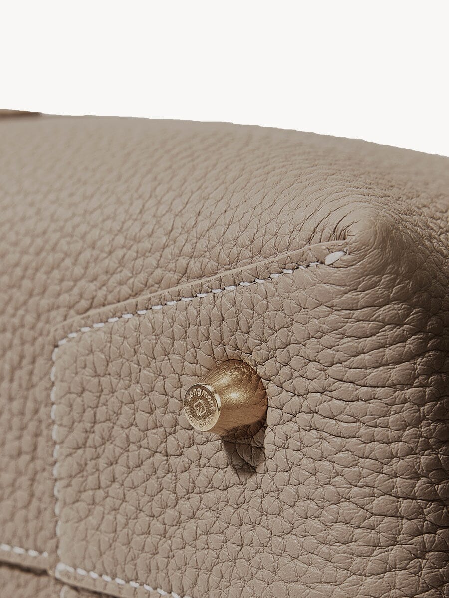 Songmont Drippy Roof Bag Cobble - metal foot and stitching close-up
