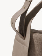 Songmont Drippy Roof Bag Cobble - strap and handle detail