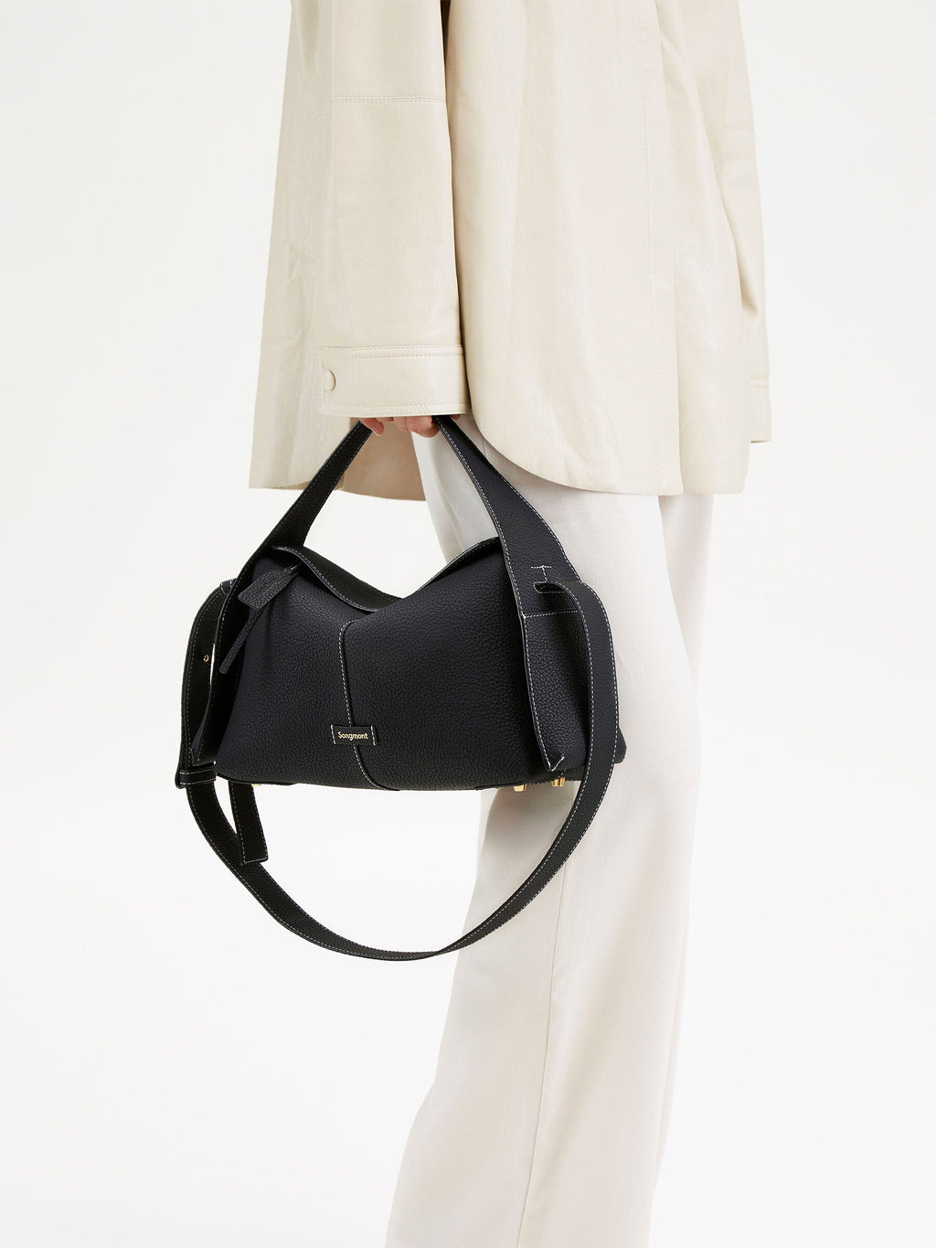 Songmont Drippy Roof Bag Onyx - carried by hand with the strap hanging