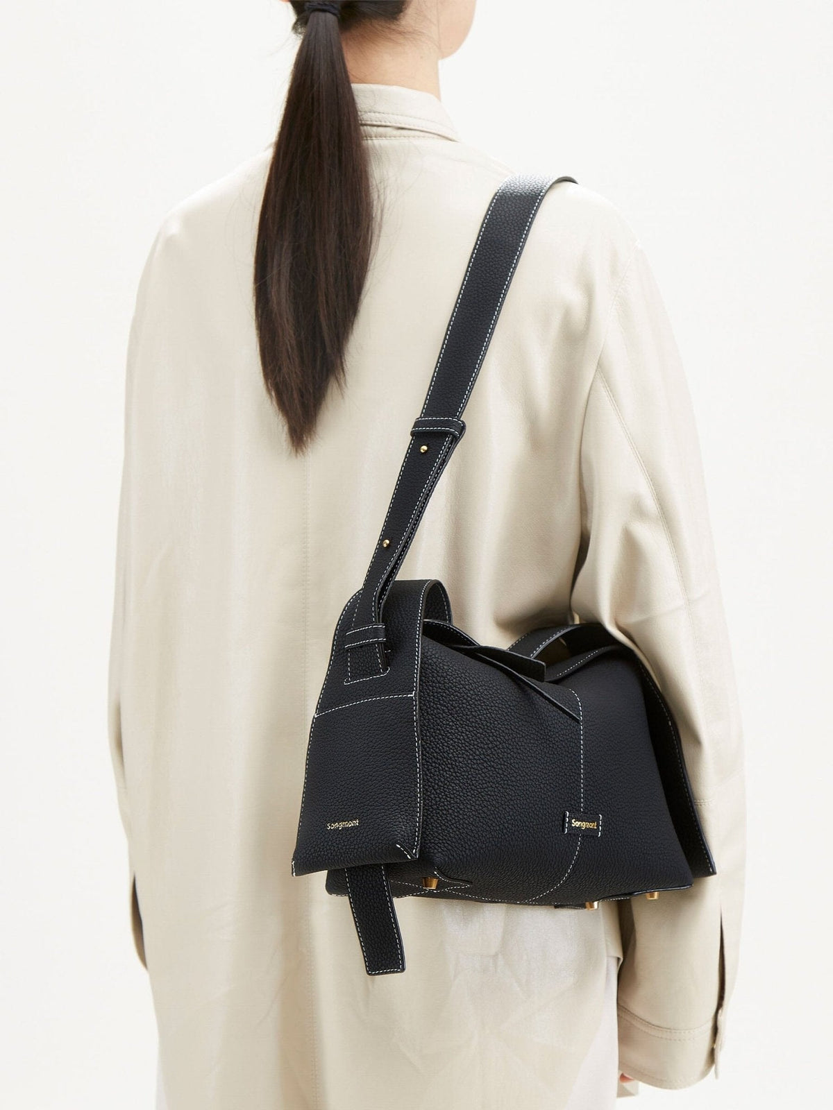 Songmont Drippy Roof Bag Onyx - worn crossbody, seen from behind