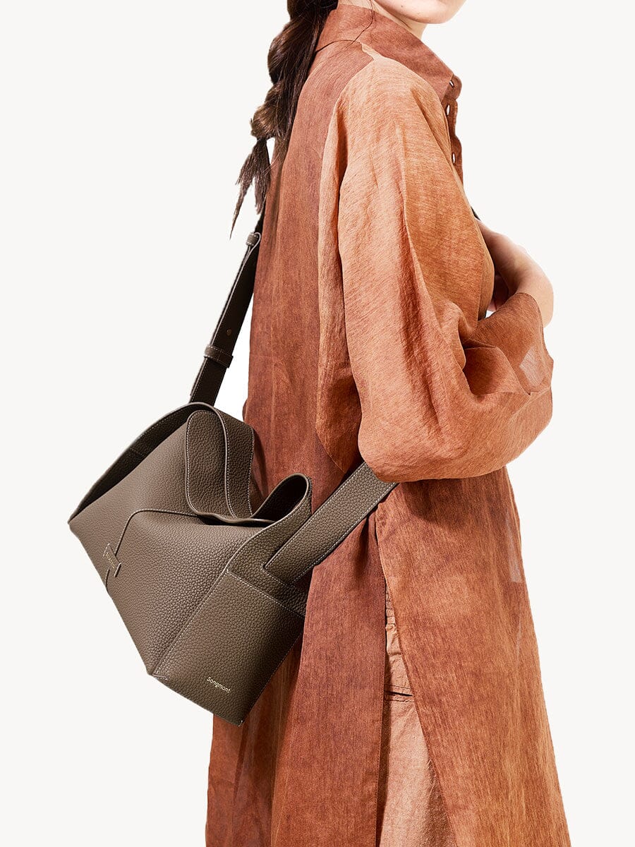 Songmont Drippy Roof Bag Taupe - worn crossbody, seen from behind