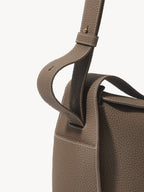 Songmont Drippy Roof Bag Taupe - strap and handle detail