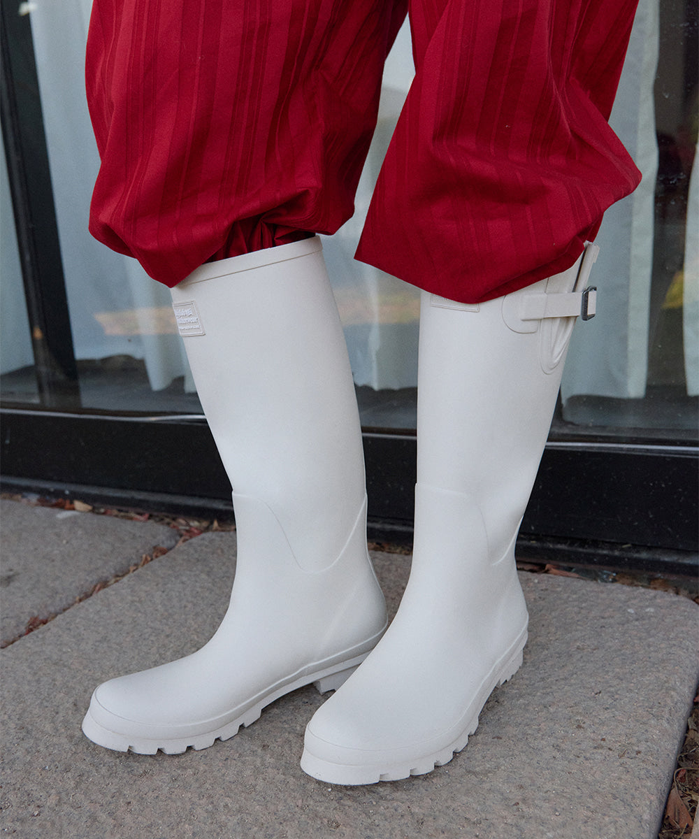 Rockfish Weatherwear ORIGINAL RAIN BOOTS LONG Ivory on model