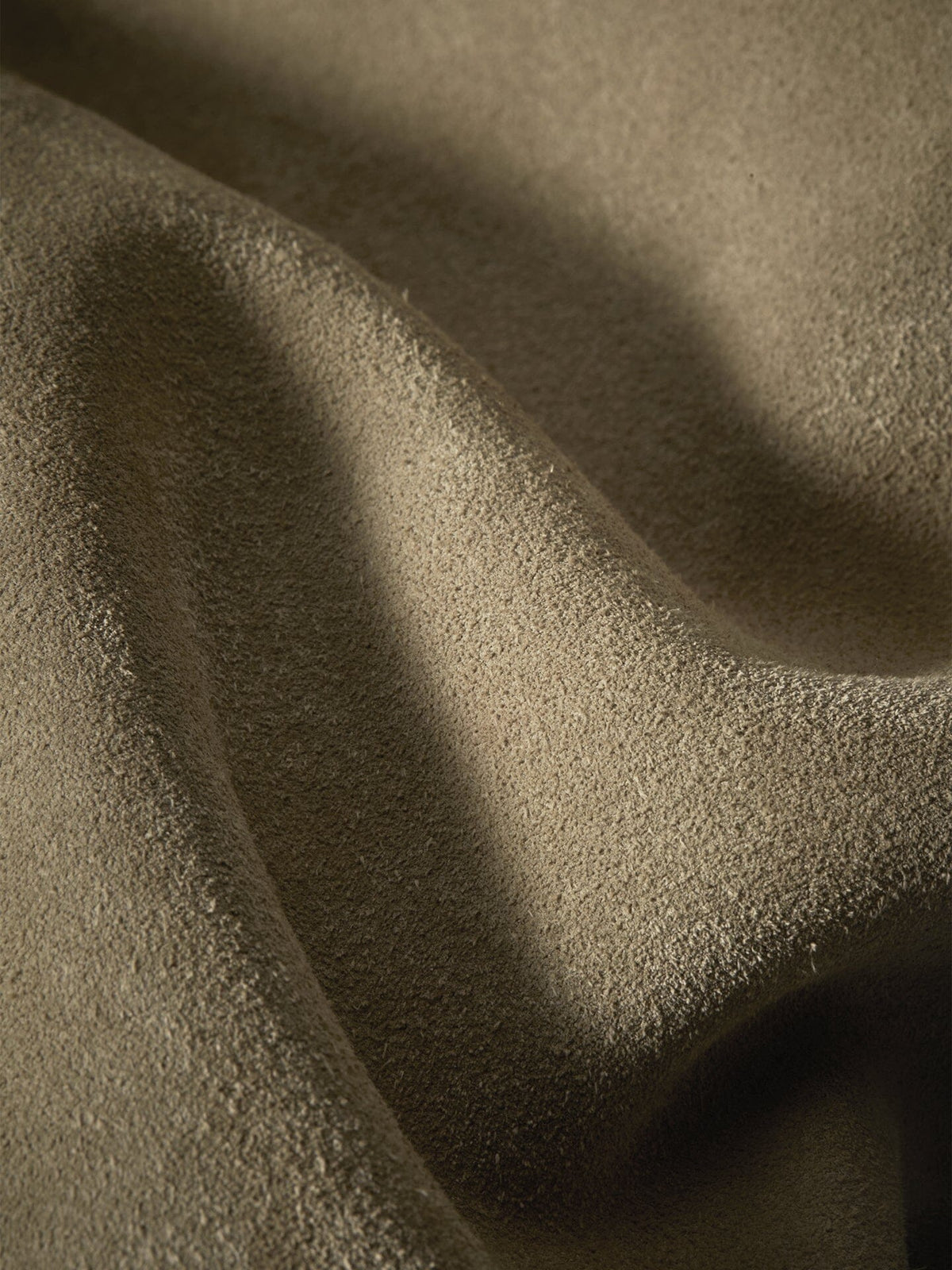 Songmont Extra Large Yore Hobo Bag Dune Suede - close-up of the soft suede texture