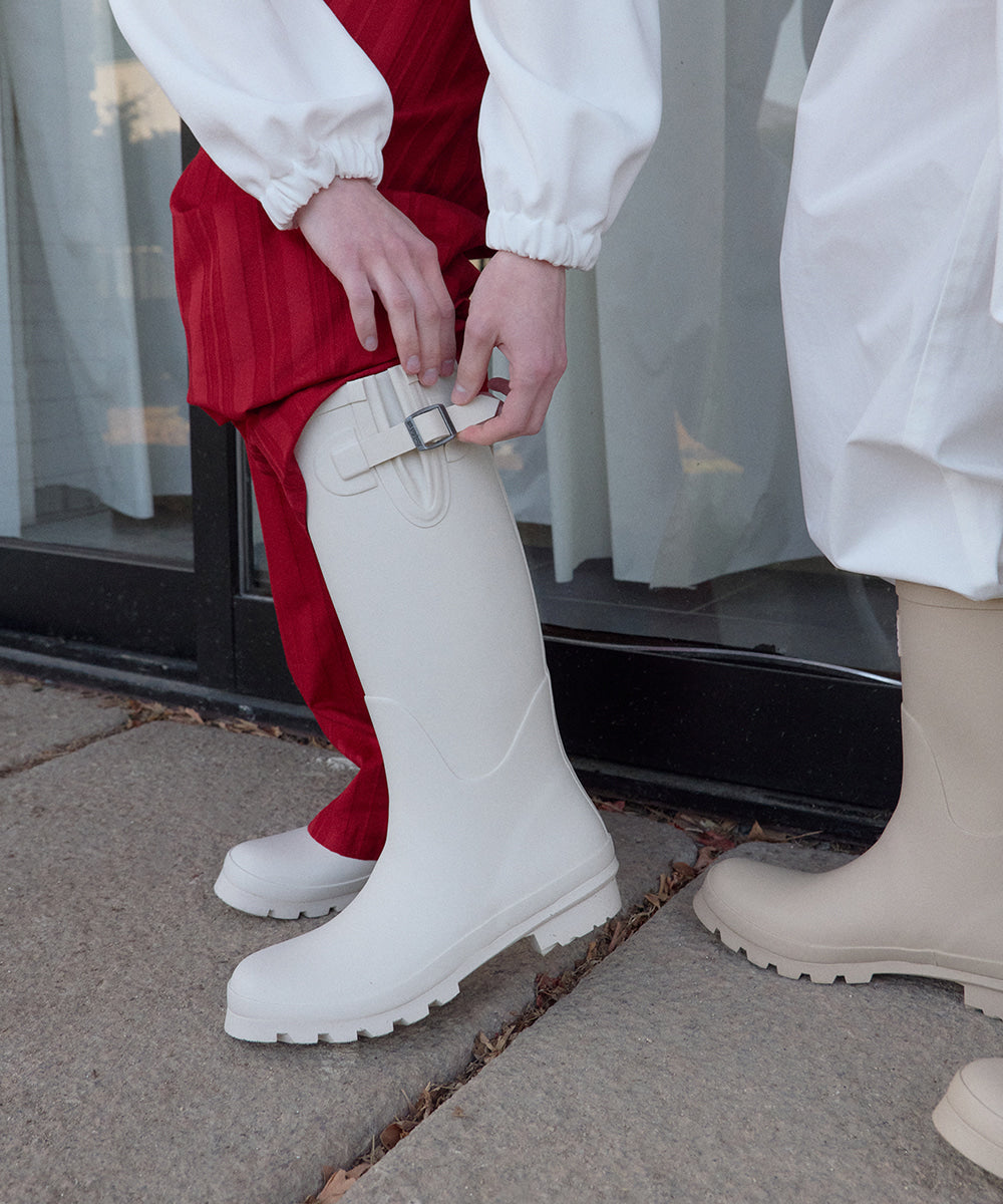 Rockfish Weatherwear ORIGINAL RAIN BOOTS LONG Ivory on model