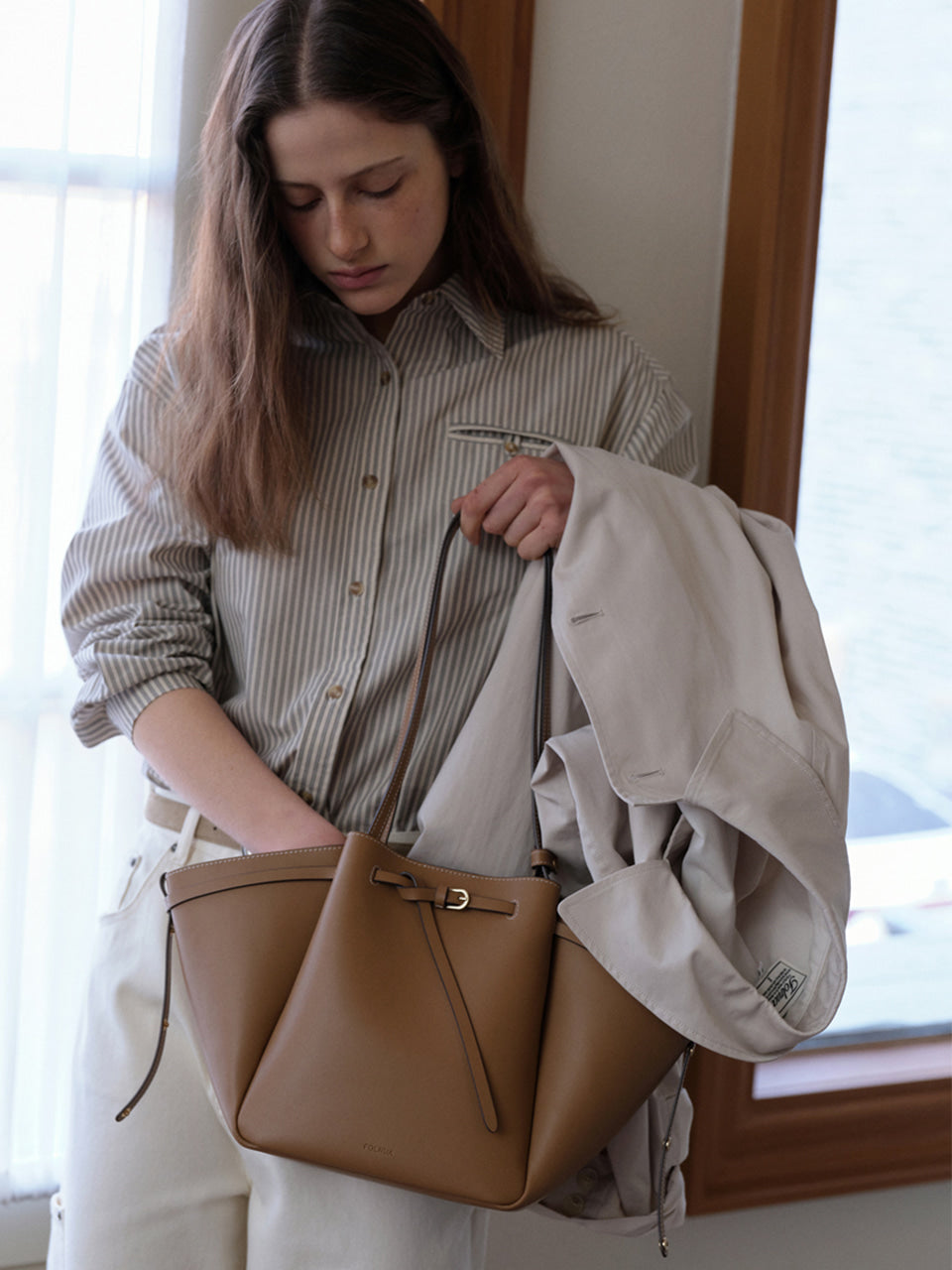 FOLNUA Mini Anthos Bag Almond - Stitch - side profile