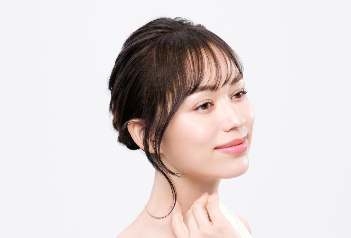 ReFa AIRA POINT KEEP model with defined bangs and loose side strand